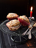 Gingerbread muffins with crunchy almonds