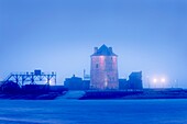 Frankreich,Finistere,Camaret-sur-Mer,Regionaler Naturpark,Der nebelverhangene Vauban-Turm,von der UNESCO zum Weltkulturerbe erklärt