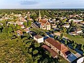 Frankreich,Gironde,Val de L'Eyre,Parc Naturel Régional des Landes de Gascogne,Belin-Beliet,Béliet von oben (Luftaufnahme)