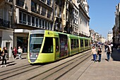 Frankreich,Marne,Reims,rue Vesle,gelbe Straßenbahn