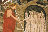 Frankreich,Savoie,Haute Maurienne,Val Cenis,das Innere der Kapelle Saint Sebastian in Lanslevillard und Detail der Fresken aus dem 15.