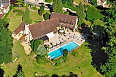 Frankreich,Oise,Avilly Saint Leonard,Haus und Garten (Luftbild)