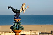 Frankreich,Calvados,Pays d'Auge,Deauville,Normandie Barriere Hotel,Endstück (Hüftknopf), das Poseidon darstellt, typisch auf den Dächern des Pays d'Auge