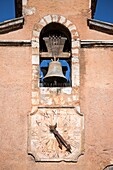 Frankreich,Vaucluse,Regionaler Naturpark Luberon,Roussillon,bezeichnet die schönsten Dörfer Frankreichs,Glockenturm oder Uhrenturm