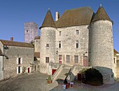 Frankreich,Seine et Marne,Nemours,Schloss aus dem 12. Jahrhundert,Spiegelung auf dem Fluss Loing