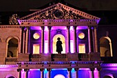 Frankreich,Paris,von der UNESCO zum Weltkulturerbe erklärtes Gebiet,der während der Nuit Blanche beleuchtete Hof von Les Invalides,Napoleon I. mit seinem Hahnenhut des Bildhauers Charles Emile Seurre