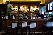 Frankreich,Calvados,Pays d'Auge,Deauville,Normandie Barriere Hotel Bar,der Barkeeper Chefkoch Marc Jean