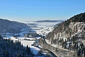 Frankreich,Doubs,La Cluse et Mijoux,Landschaft des Juramassivs (Luftaufnahme)