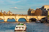 France,Paris,area listed as World Heritage by UNESCO,the Seine embankments,the Ile de la Cite and the Pont Neuf