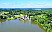 Frankreich,Loire Atlantique,Missillac,Regionaler Naturpark Briere,das Schloss von la Bretesche und sein Golf,Luxushotel der Gruppe Relais et Chateaux (Luftaufnahme)