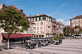 Frankreich,Territoire de Belfort,Belfort,die Terrassen der Bistrots an der Fußgängerzone Place d'Armes