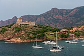 Frankreich,Corse du Sud,Naturschutzgebiet Scandola,von der UNESCO zum Weltkulturerbe erklärt,Dorf Girolata