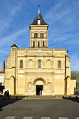Frankreich,Gironde,Bordeaux,von der UNESCO zum Weltkulturerbe erklärtes Gebiet,Place des Martyrs de la Resistance,Basilika Saint Seurin aus dem 11.