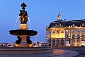 Frankreich,Gironde,Bordeaux,von der UNESCO zum Weltkulturerbe erklärtes Gebiet,Saint-Pierre-Viertel,Place de la Bourse und die Fontäne der drei Grazien