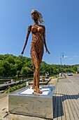 Frankreich,Morbihan,Pluméliau-Bieuzy,die Venus Quinipily des Künstlers Christophe Vincent im Dorf Saint-Nicolas-des-eaux