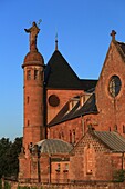 Frankreich,Bas Rhin,Ottrott,Mont Saint Odile,Der Mont Sainte Odile ist ein Berg der Vogesen mit einer Höhe von 764 Metern über dem Meeresspiegel, der von der Abtei Hohenbourg überragt wird, einem Kloster, das die elsässische Ebene überragt