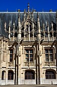 Frankreich,Seine Maritime,Rouen,das Palais de Justice (Gerichtsgebäude), das einst der Sitz des Parlement (französisches Gericht) der Normandie war und eine ziemlich einzigartige Errungenschaft der gotischen Zivilarchitektur aus dem späten Mittelalter in Frankreich ist,Fassade des Gerichts