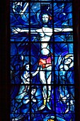 Frankreich,Marne,Reims,Kathedrale Notre Dame,von der UNESCO zum Weltkulturerbe erklärt,Glasmalerei des Achsengewölbes, 1974 von Marc Chagall in Zusammenarbeit mit Charles Marq realisiert,die Kreuzigung