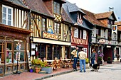 Frankreich,Calvados,Pays d'Auge,Beuvron en Auge,Kennzeichnung Les Plus Beaux Villages de France (Die schönsten Dörfer Frankreichs),Creperie und Bistro