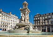 Frankreich,Rhone,Lyon,Altstadt, die zum UNESCO-Weltkulturerbe gehört,Cordeliers-Viertel,Springbrunnen auf dem Jakobinerplatz