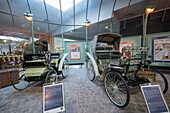 Frankreich,Doubs,Montbeliard,Sochaux,das Museum des Abenteuers Peugeot,die Fahne der ersten Autos,diese gegenüber Marguerite für den Gouverneur von Tunis geschmückt