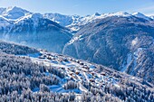 Frankreich,Savoie,Vanoise-Massiv,Tal der Haute Tarentaise,Peisey-Nancroix,Peisey-Vallandry,Teil des Paradiski-Gebiets,Blick auf das Skigebiet La Plagne,(Luftaufnahme)