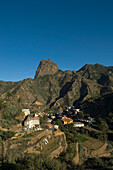 Spanien,Kanarische Inseln,Insel La Gomera,Blick auf die Stadt mit Roque Cano im Hintergrund,Vallehermoso