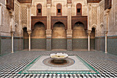 Marokko,Innenhof der Medersa el Attarin in der Medina,Fez
