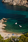 Spanien,Blick hinunter auf den Strand Cala d'en Serra,Ibiza
