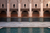 Marokko,Pool im Innenhof der Ben Youssef Medersa,Marrakesch