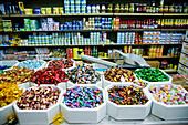 UAE,Al Raffa area of city centre,Dubai,Geschäft mit Süßigkeiten und Nüssen