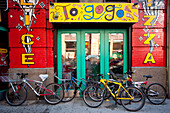 Fahrräder vor einer Pizzeria im West Village, Manhattan, New York, USA