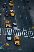 Gelbe Taxis und anderer Verkehr auf 23rd und 8th, Manhattan, New York City, New York, Vereinigte Staaten von Amerika