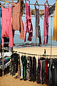 Auf dem weltberühmten Anjuna Flea Market, der mittwochs am Anjuna Beach im Bundesstaat Goa, Indien, Asien, stattfindet.
