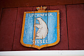 Dänemark,Grönland,Wappen mit Eisbär in Upernarvik,Upernarvik