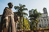 Indien,Statue des Heiligen Franz von Assisi außerhalb des Klosters des Heiligen Franz von Assisi,Goa
