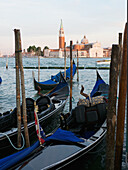 Gondelstation auf dem Canal Grande am Markusplatz, Venedig, Italien