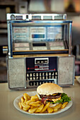 Mahlzeit mit Jukebox in Docklands,London,Großbritannien