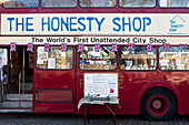Honesty Shop am St. Katharine's Dock, London, England, Großbritannien