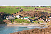 Erhöhte Ansicht von Nolton Haven Beach in der Nähe von St. David's, Pembrokeshire Coastal Path, Wales, Großbritannien