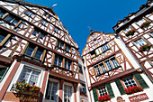 Fachwerkhäuser auf einem Marktplatz,Bernkastel-Kues,Rheinland-Pfalz,Deutschland
