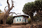 Nordäthiopische Kirche im traditionellen Stil mit kunstvoll bemalten Wänden,Äthiopien