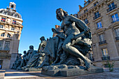 Jedem Kontinent gewidmete Statuen in der Innenstadt von Paris,Paris,Frankreich