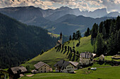 Blick auf das ladinische Dorf Wengen in den Dolomiten,Wengen,Lavalle,Italien