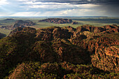 Luftaufnahme der Bungle Bungle Range im Purnululu National Park in der Kimberley Region von Australien, Halls Creek, Kimberley Region, Westaustralien, Australien
