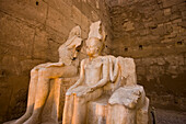 Statuen im Luxor-Tempel, Luxor, Ägypten, Luxor, Ägypten