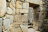 Steinmauern von Gebäuden in Machu Picchu, Peru