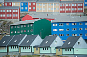 Gebäude in Sisimiut, die wie aufgestapeltes Spielzeug aussehen, Sisimiut, Grönland