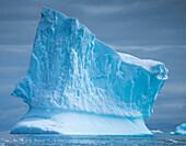 Eisberg auf der Westseite der antarktischen Halbinsel, Antarktis