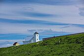 Kirche auf Flatey Island, der größten Insel der westlichen Inseln, im Breidafjordur im nordwestlichen Teil von Island, Island